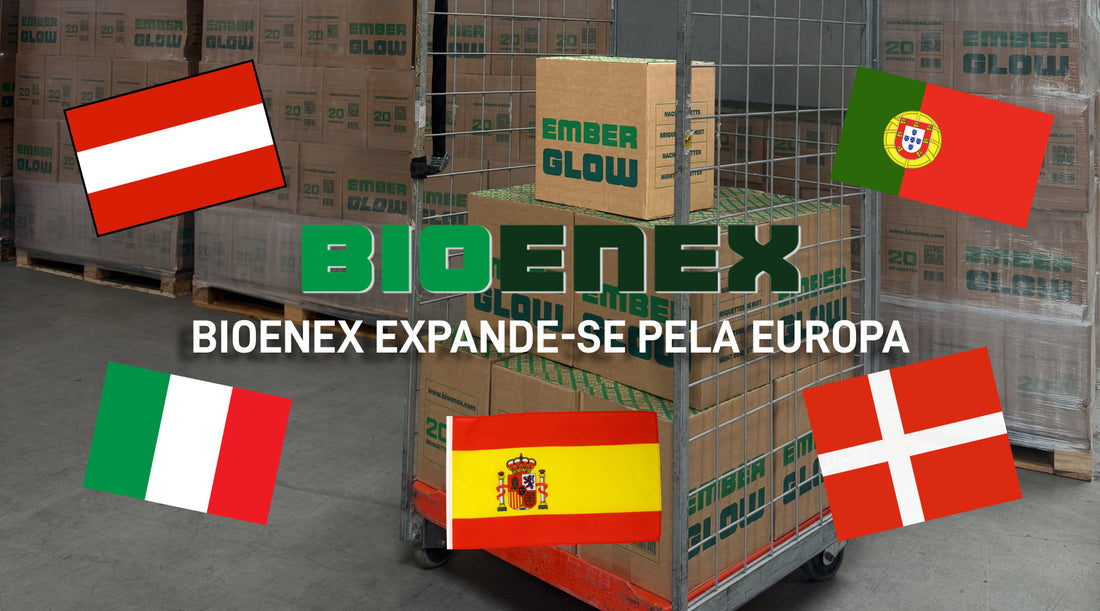 Banner de expansão europeia da BIOENEX: Carrinho de logística com caixas de briquetes de madeira EmberGlow no armazém rodeado pelas bandeiras da Áustria, Dinamarca, Itália, Espanha e Portugal com o texto «BIOENEX Expande-se pela Europa»
